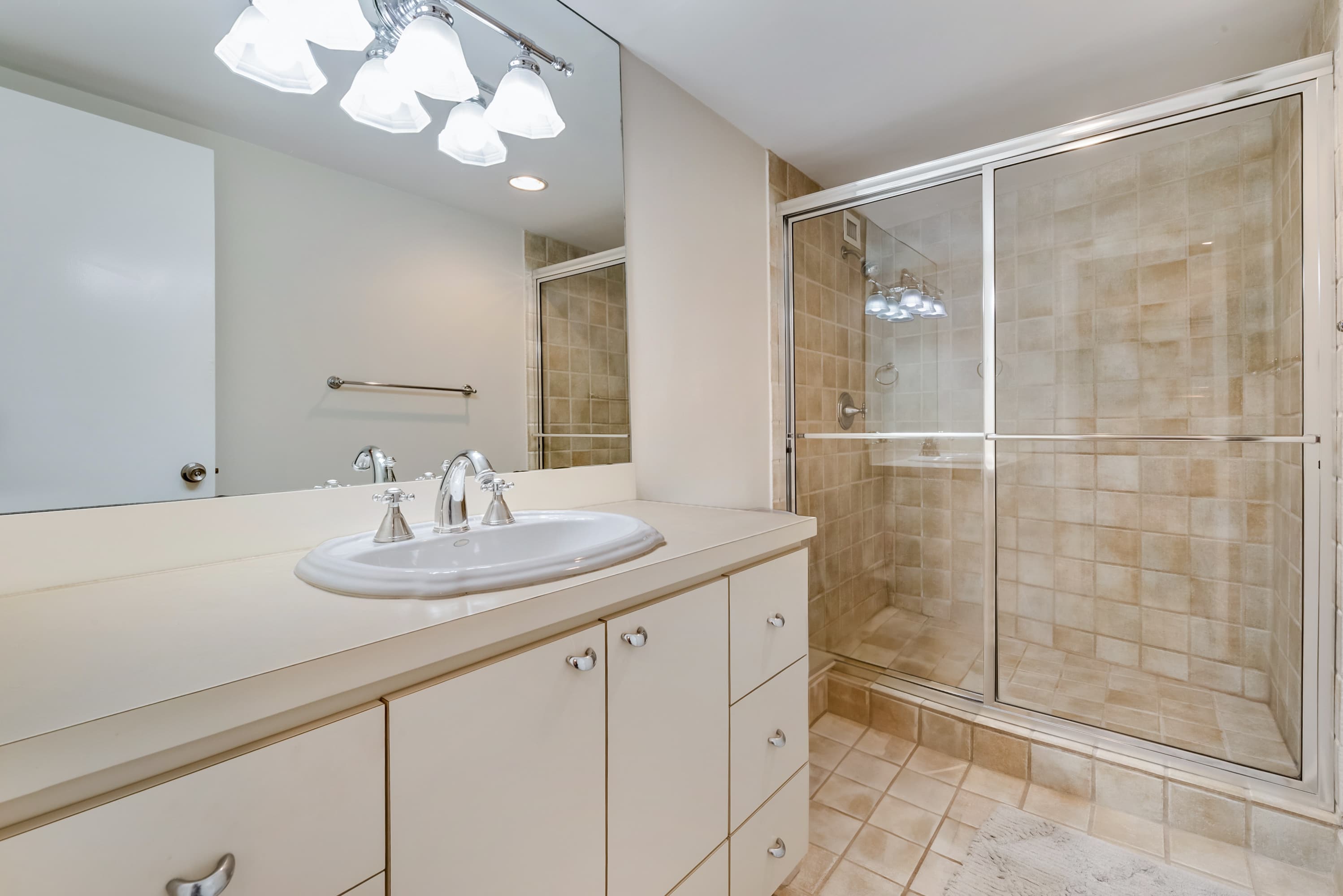 90 Edgewater Dr Unit# 501 - Photo 3
