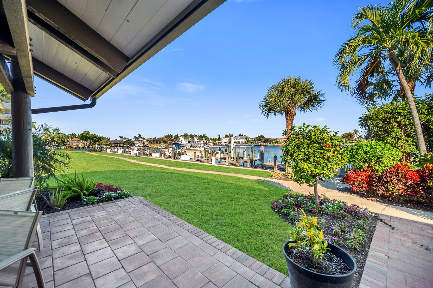 380 Seaview Court  - Photo 4