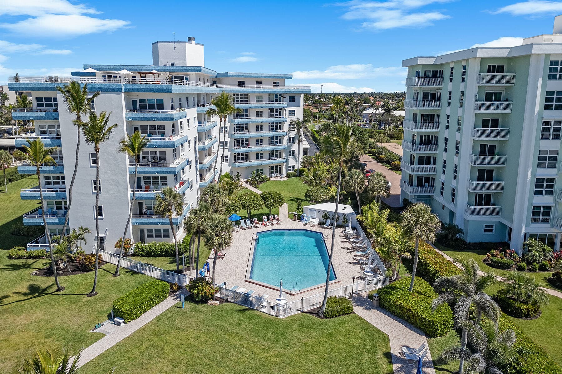 220 Seaview Court  - Photo 4