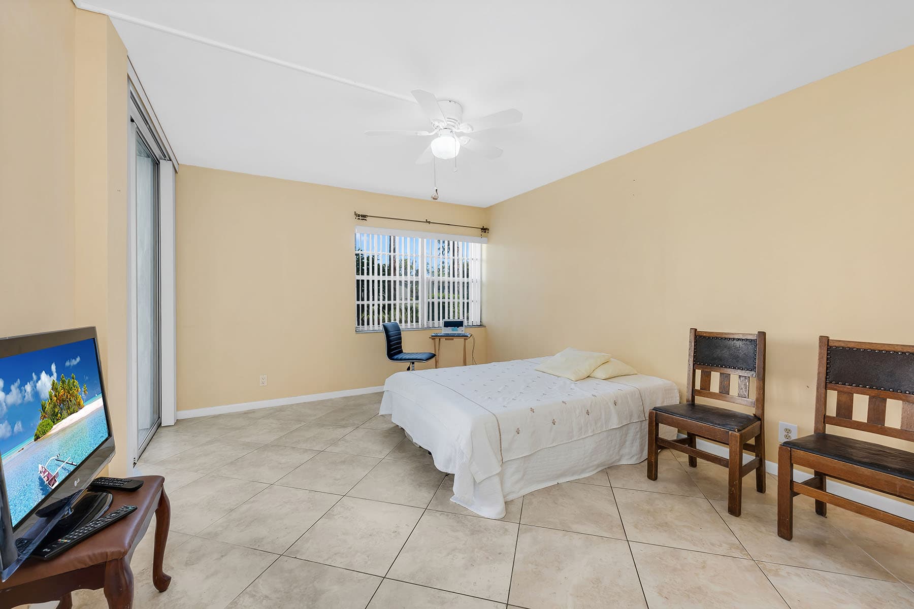 1086 Forest Lakes Drive  - Photo 3