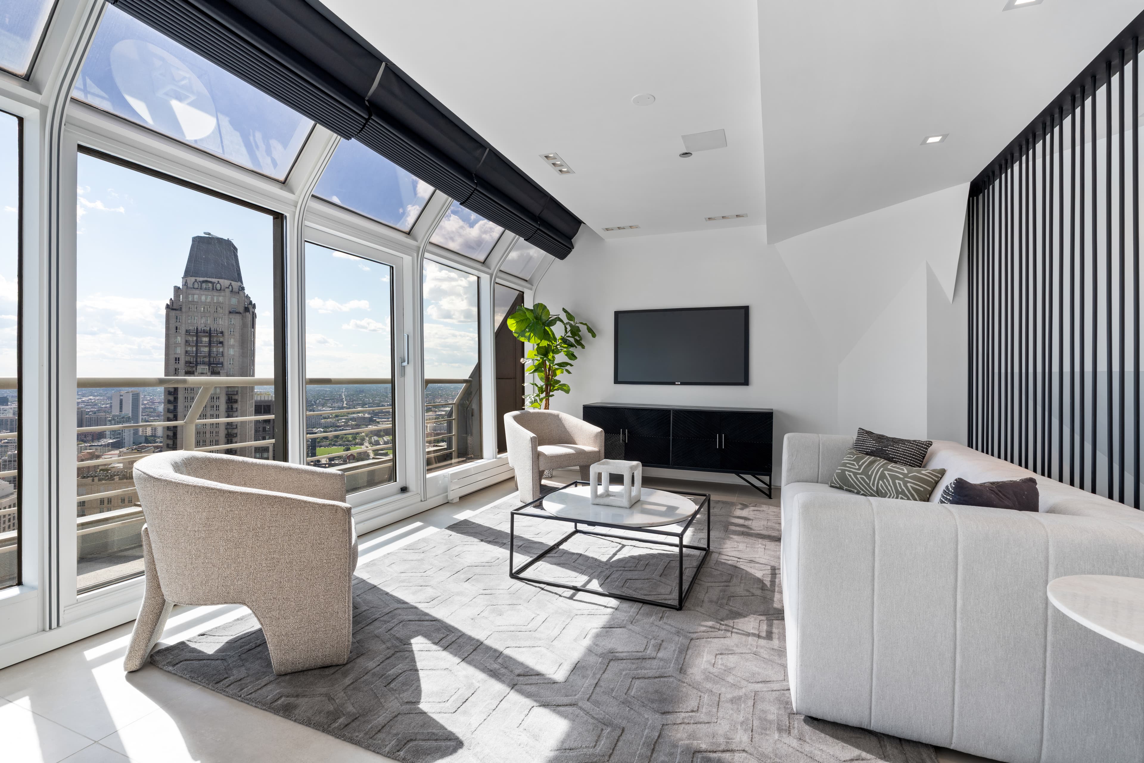 950 N Michigan Avenue Unit# 4605 - Photo 4