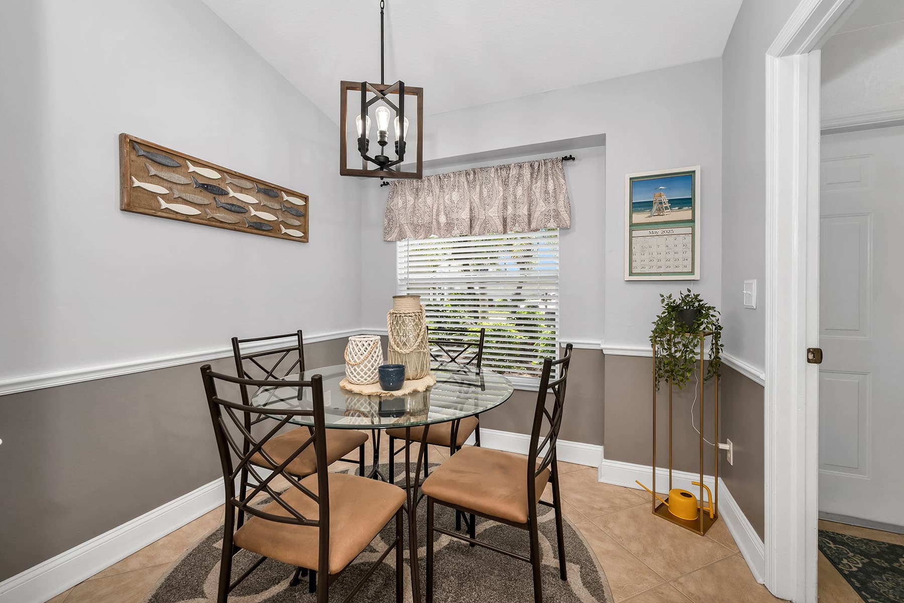 1724 Royal Circle  - Photo 6