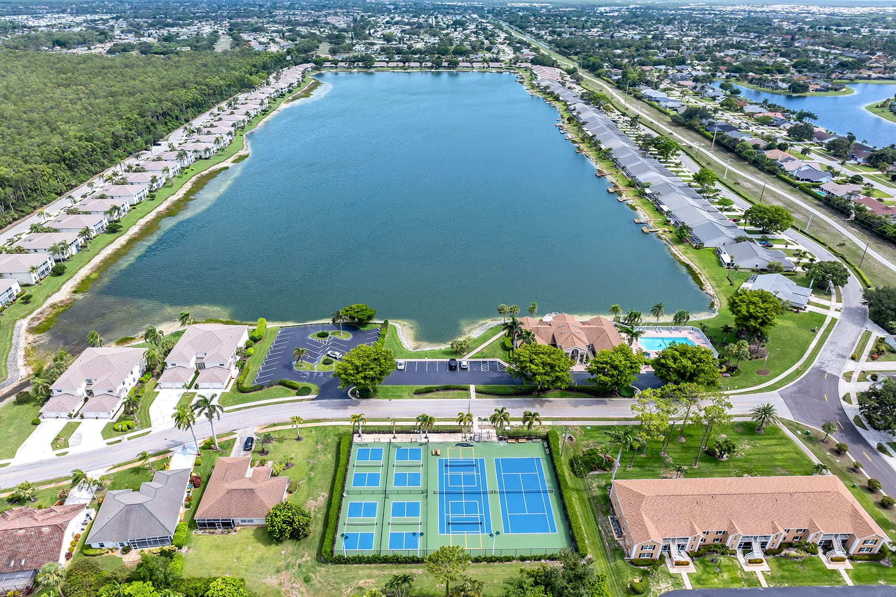 1724 Royal Circle  - Photo 12