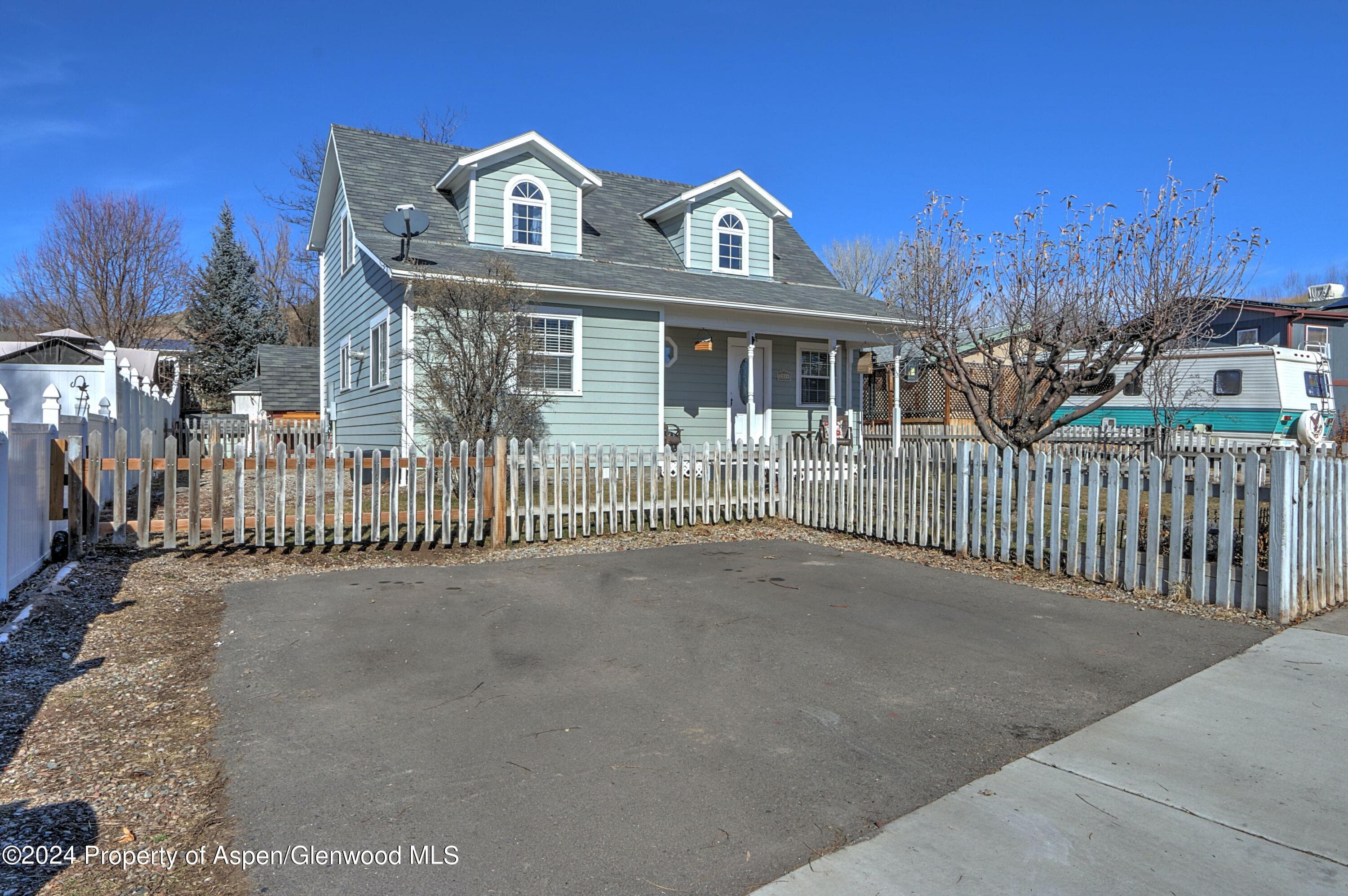 2014 Pioneer Dr, Silt, CO 81652 - Photo 2