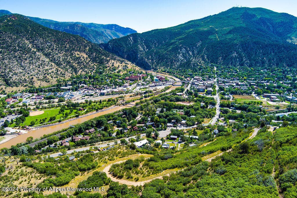 921 W 9th Street, Glenwood Springs, CO 81601 - Photo 4