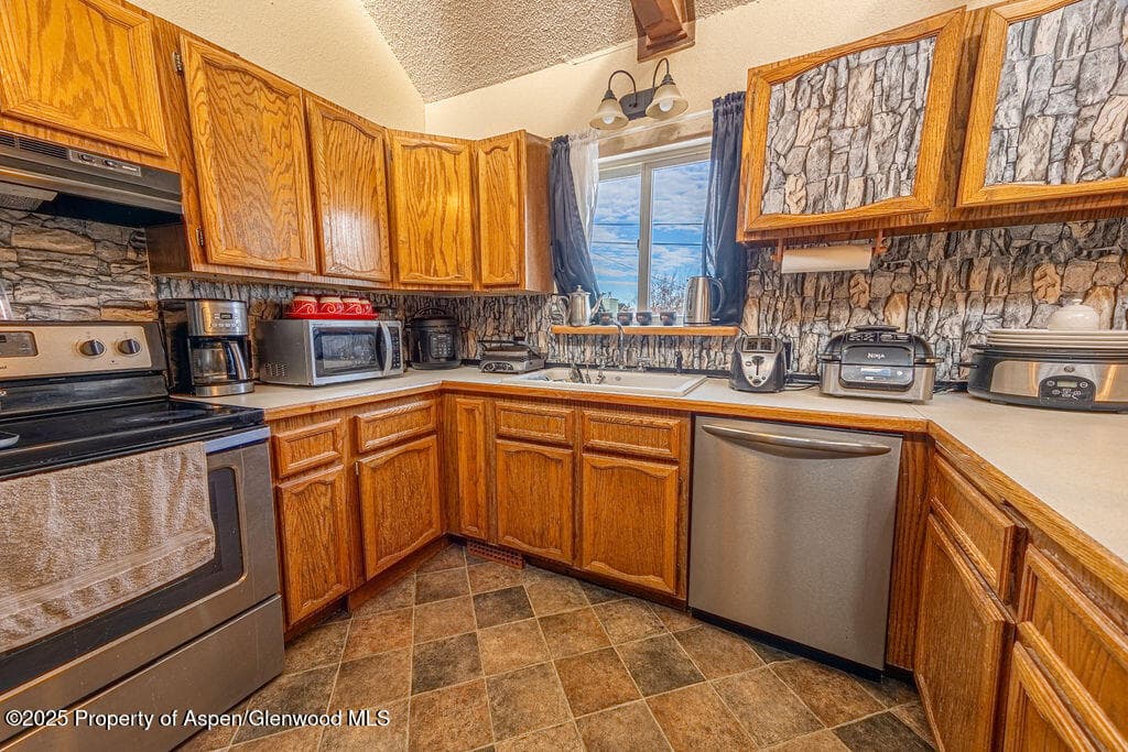 298 Middle Street, Rangely, CO 81648 - Photo 6