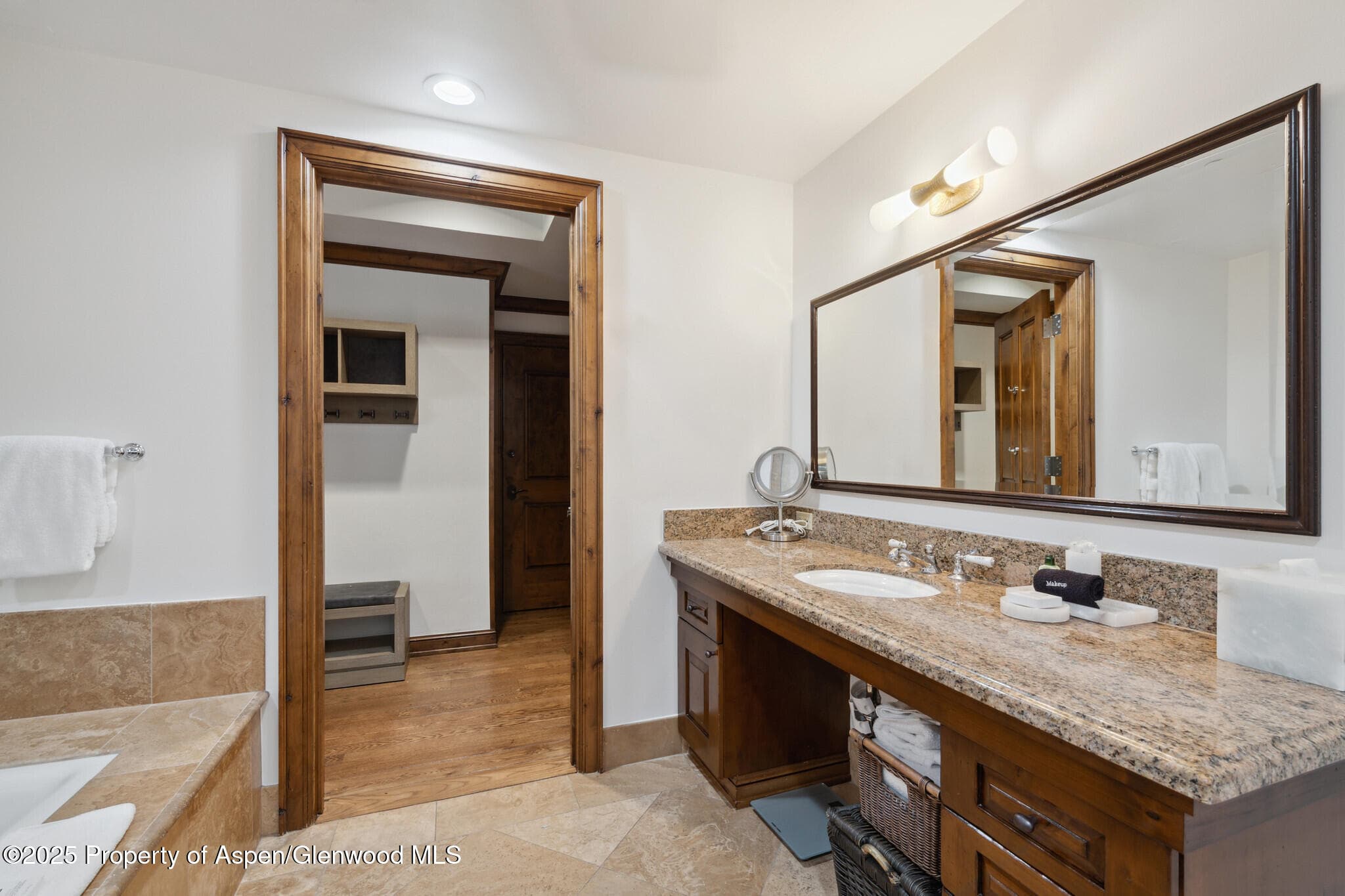415 E Dean St, Unit 21, Week 10, Aspen, CO 81611 - Photo 20