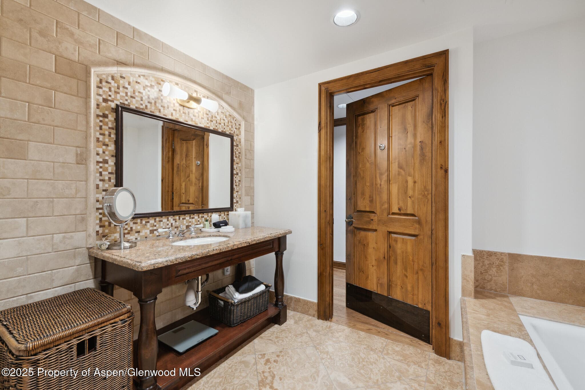 415 E Dean St, Unit 21, Week 10, Aspen, CO 81611 - Photo 28