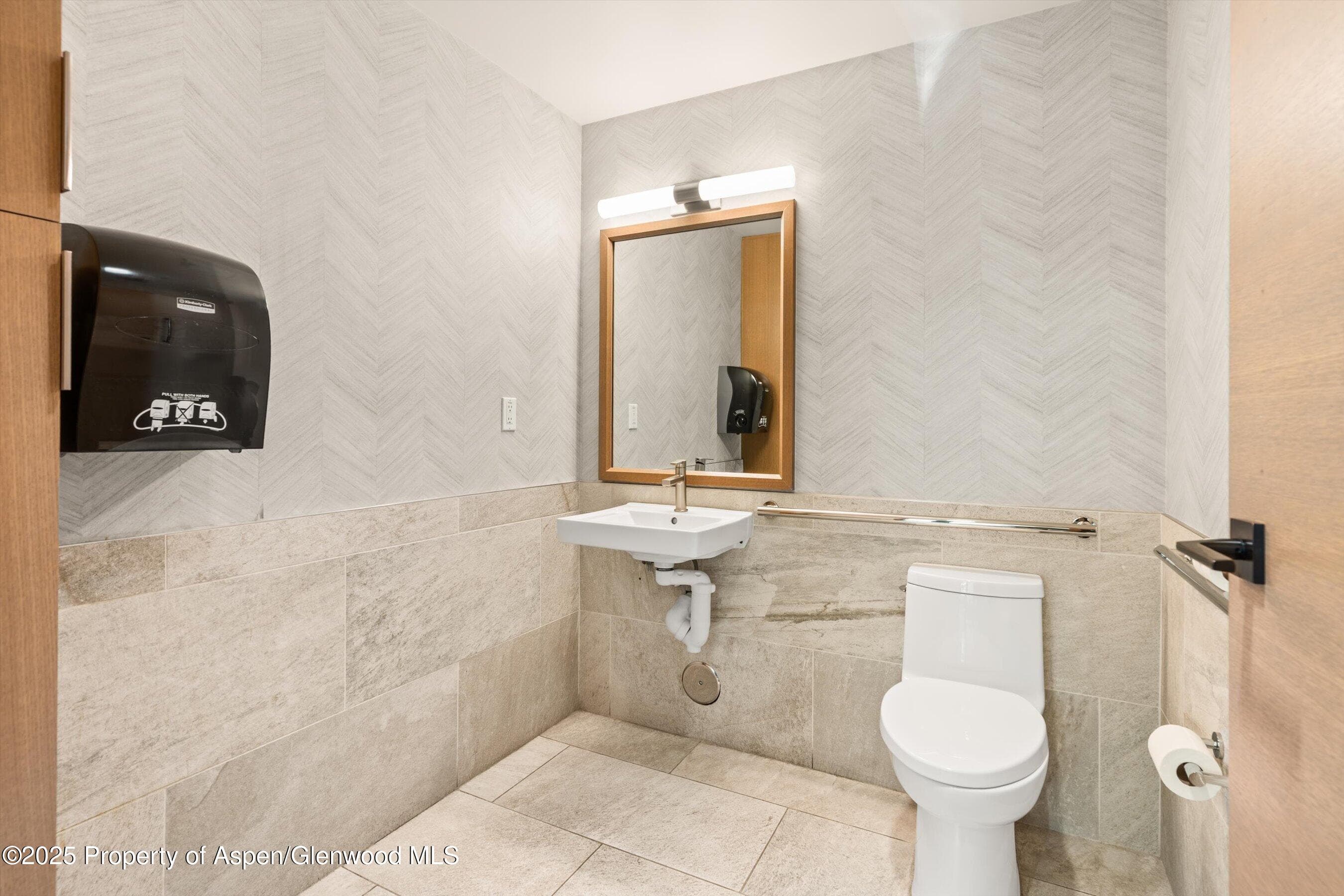122 W Main Street, Aspen, CO 81611 - Photo 18
