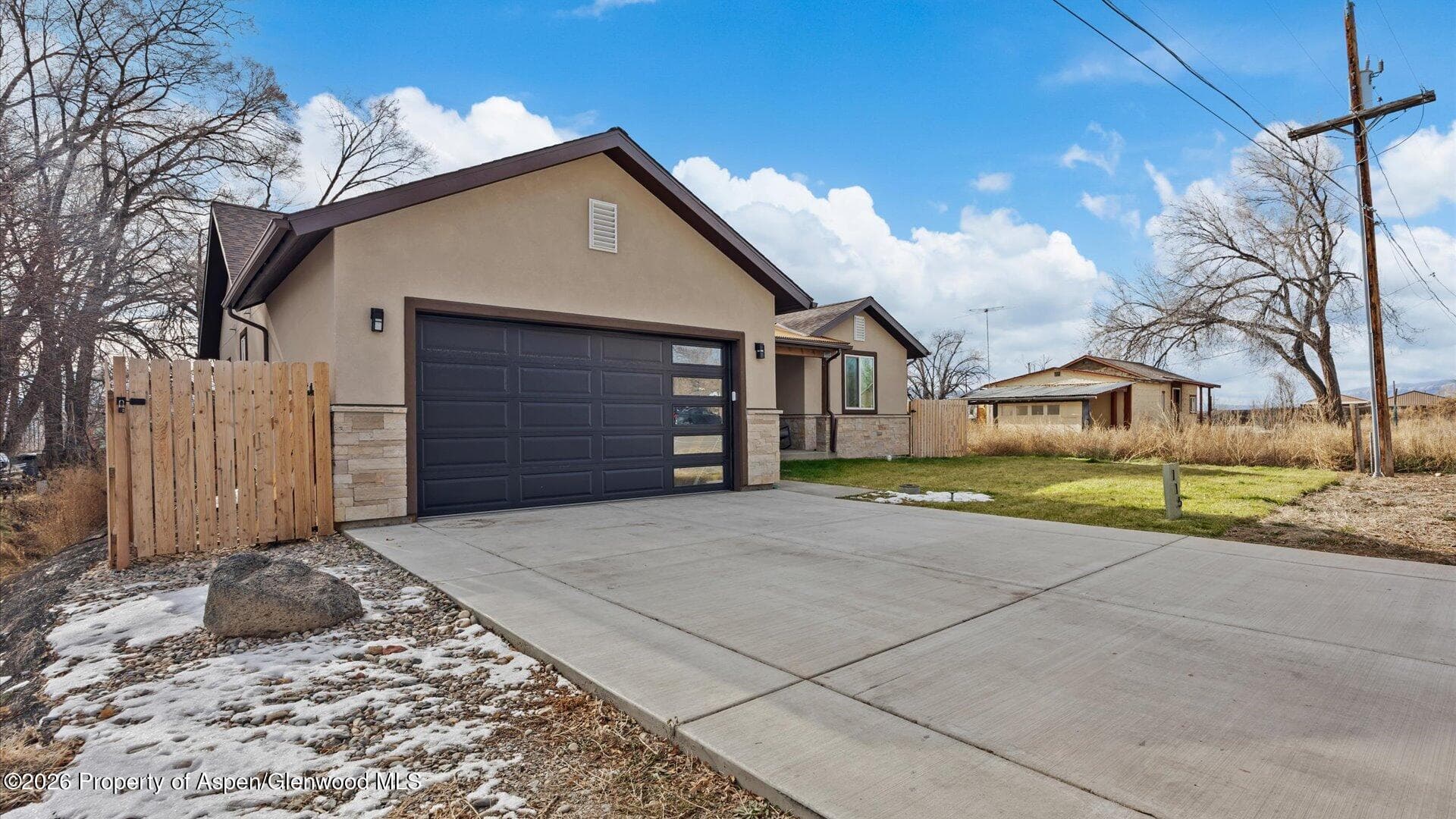 115 W Home Avenue, Silt, CO 81652 - Photo 3