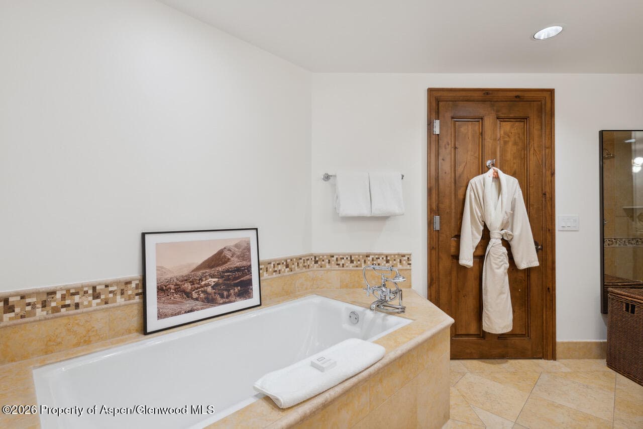415 E Dean St., Unit 33, Week 32, Aspen, CO 81611 - Photo 21