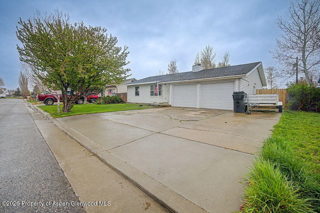 1920 Woodland Avenue, Craig, CO 81625 - Photo 2