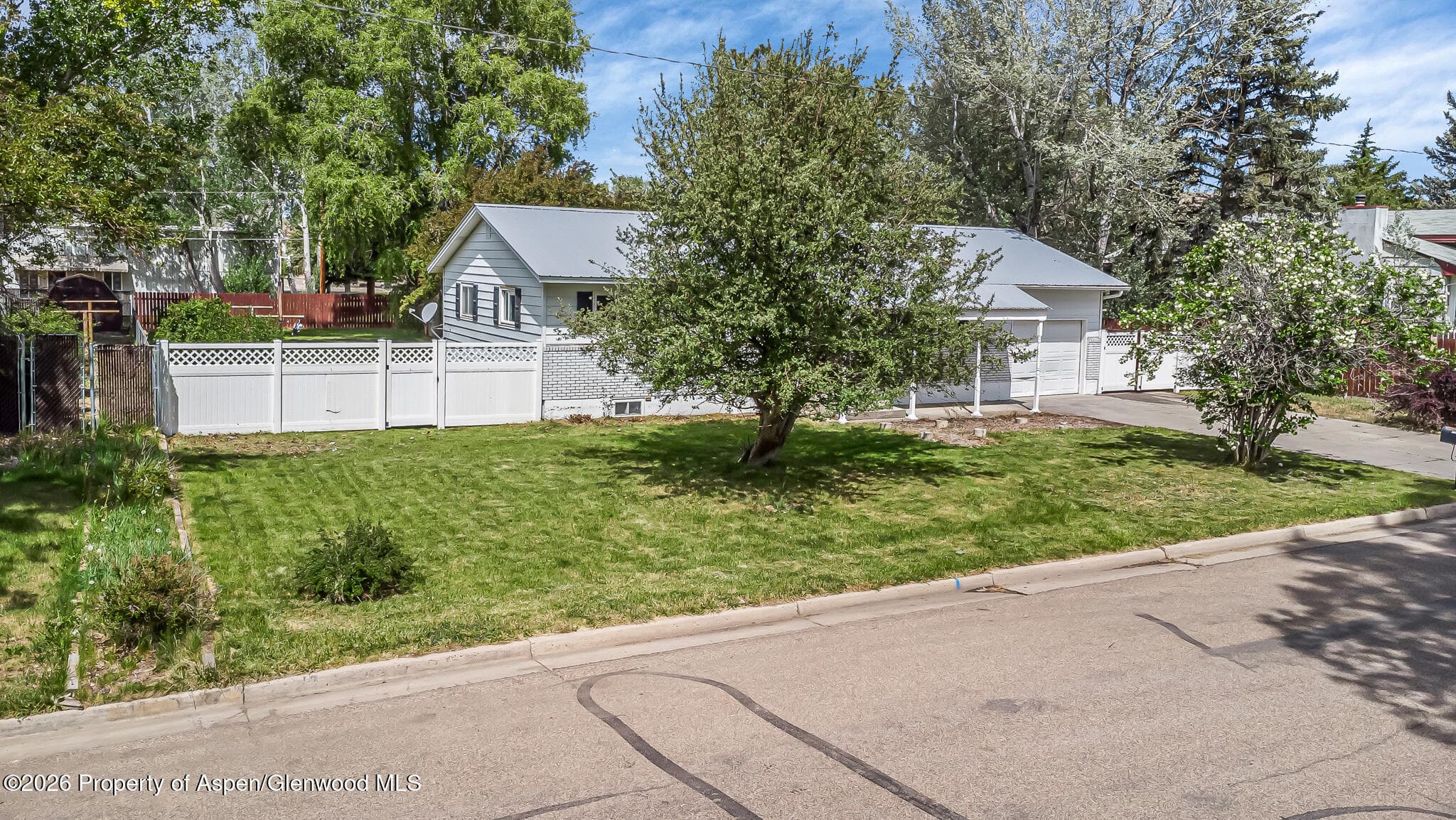 558 Steele Street, Craig, CO 81625 - Photo 2