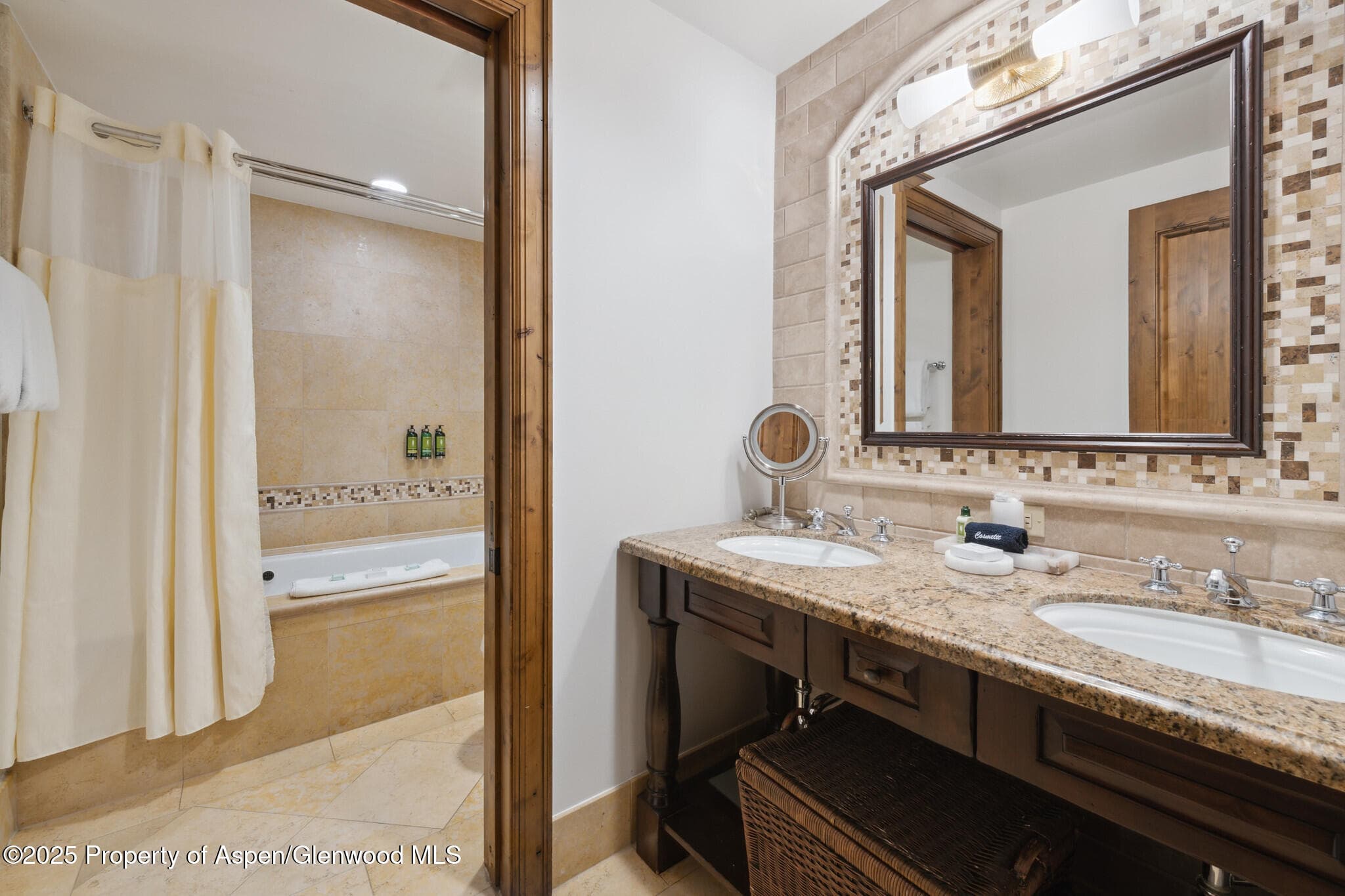 415 E Dean St, Unit 18, Week 28, Aspen, CO 81611 - Photo 17